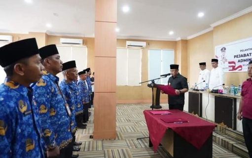 Bupati Dharmasraya Sutan Riska Lantik Martin Efendi Sebagai Kadis Sosial