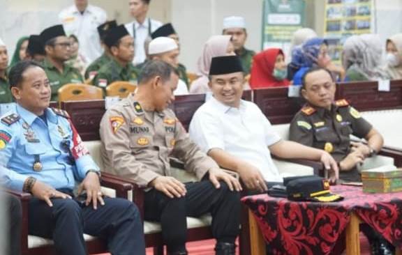 Sutan Riska Bersama Forkopimda dan Muzaki Potensial Lainnya Bayarkan Zakat Mal Melalui Baznas