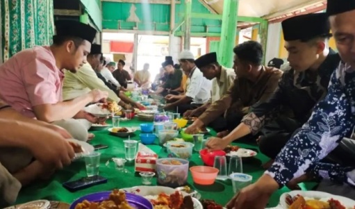 Makan Bajamba Meriahkan Ziarah Rumah Gadang di Dharmasraya