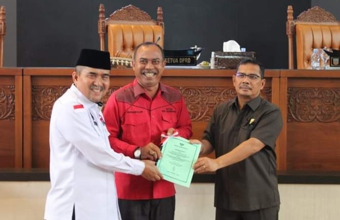Bupati Dharmasraya Sampaikan Jawaban Atas Pandangan Umum Fraksi DPRD