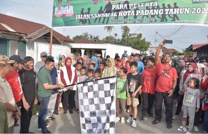 Wawako Ekos Albar Apresiasi Kegiatan Jalan Santai di Lubuk Gajah