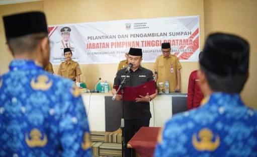 Bupati Sutan Riska Lantik 3 Jabatan Pimpinan Tinggi Pratama Hasil Pansel