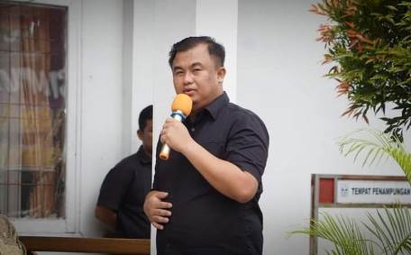 Bupati Sutan Riska Lepas Pendistribusian Logistik Pemilu 2024
