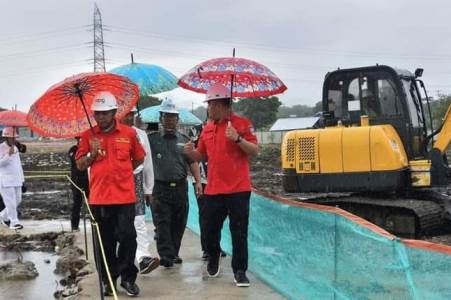 Bupati Sutan Riska Bersama Kepala Balai Prasarana Permukiman Wilayah Sumbar Lakukan Groundbreaking