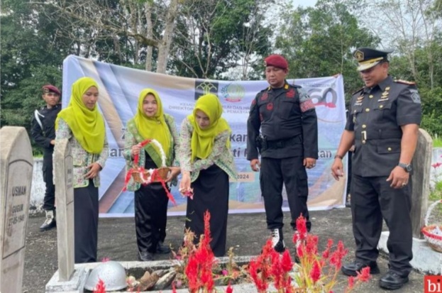 Lapas Kelas III Dharmasraya Ziarah dan Tabur Bunga di TMP Puspa Bangsa di Kabupaten Sijunjung