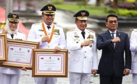 Satu-satunya dari Pulau Sumatera, Sutan Riska Raih Penghargaan Penyelenggaraan Pemerintahan Daerah