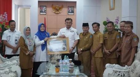 Pemkab Dharmasraya Terima Penghargaan dari BPJS