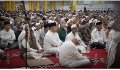 Ucapkan Selamat Datang Pada Jamaah Umat Islam, Sutan Riska Sambut Pertemuan Ribuan Ummat Islam di Masjid Agung Dharmasraya
