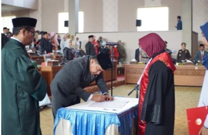 Dihadapan Ketua DPRD Dharmasraya Periode 2024-2029 Bupati Sutan Riska Sampaikan Berbagai Hal